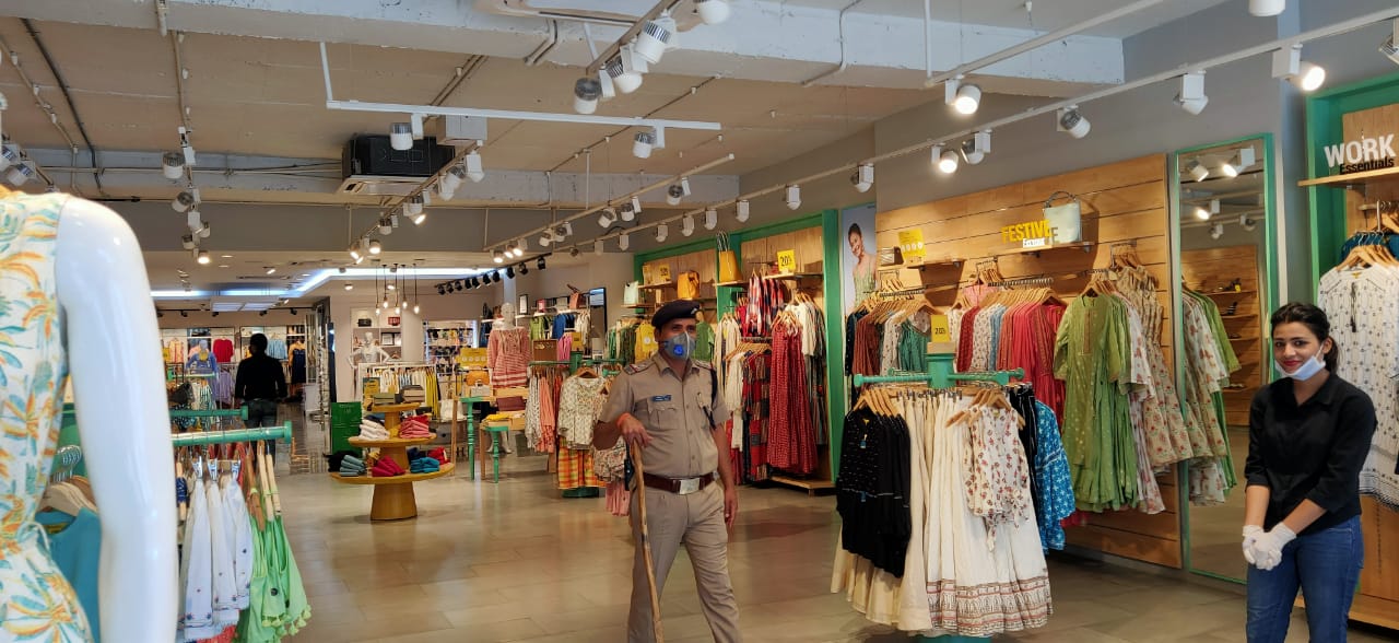 शोरूम में ए0सी0 चलाने पर पांच शोरूम मैनेजर गिरफ्तार 2 Hello Uttarakhand News »