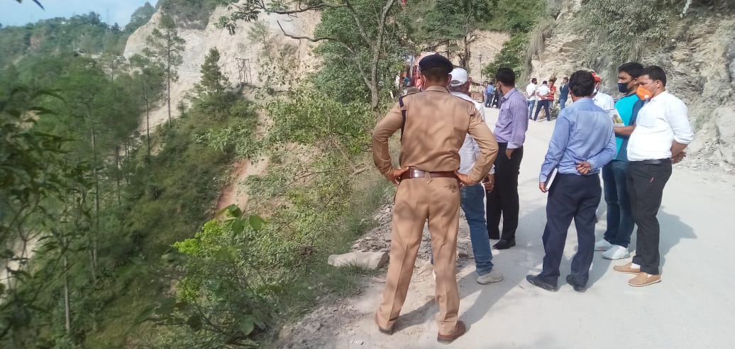 पिथौरागढ़ के एन एच मोटर मार्ग पर हुआ सड़क हादसा, हादसे में एक व्यक्ति की हुई मौत 3 Hello Uttarakhand News »