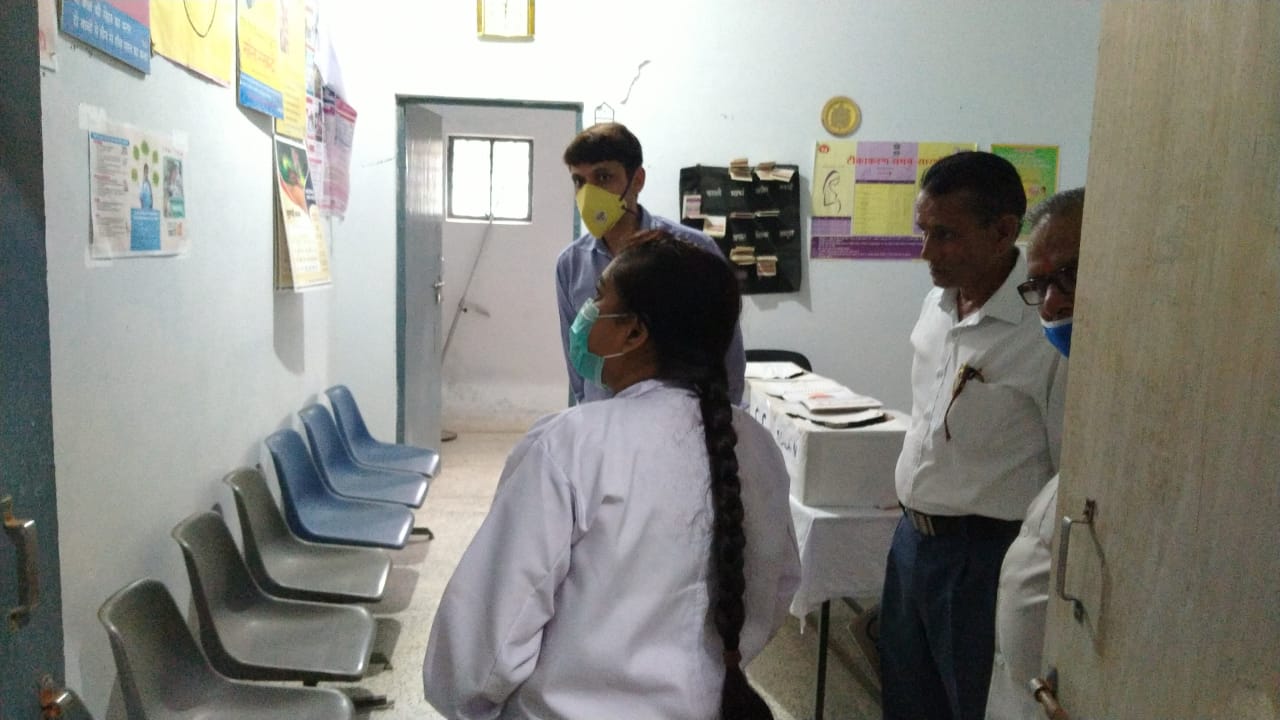 जिलाधिकारी मंगेश घिल्डियाल ने किया कंदीसोड तहसील व विकास खंड कार्यालय सीएचसी का किया औचक निरीक्षण, दिये यह निर्देश 3 Hello Uttarakhand News »