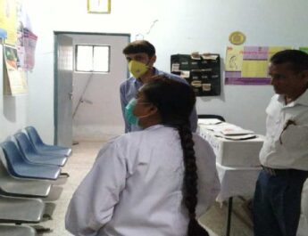 जिलाधिकारी मंगेश घिल्डियाल ने किया कंदीसोड तहसील व विकास खंड कार्यालय सीएचसी का किया औचक निरीक्षण, दिये यह निर्देश 2 Hello Uttarakhand News »