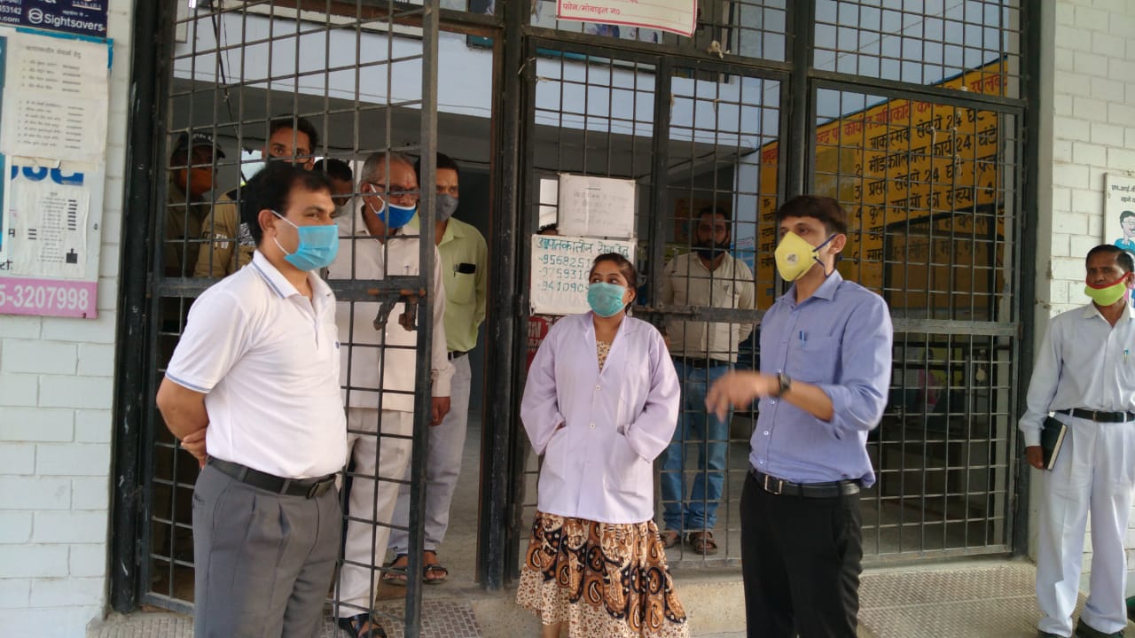 जिलाधिकारी मंगेश घिल्डियाल ने किया कंदीसोड तहसील व विकास खंड कार्यालय सीएचसी का किया औचक निरीक्षण, दिये यह निर्देश 2 Hello Uttarakhand News »