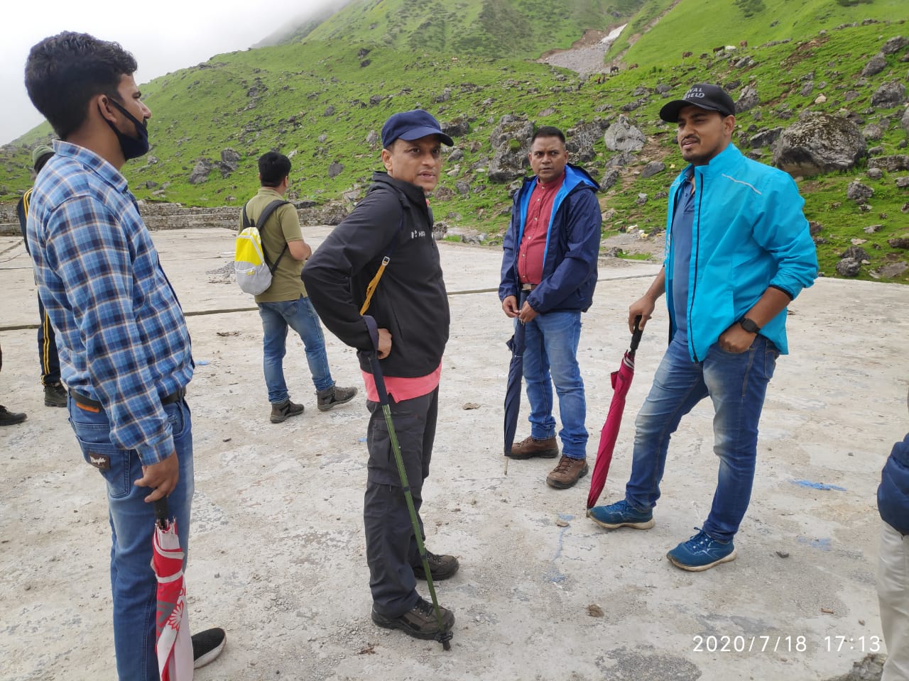 सचिव पर्यटन दिलीप जावलकर पैदल 18 किलोमीटर की चढ़ाई चढ़कर पहुंचे केदारनाथ धाम, 104 करोड़ रुपये से किए जाने वाले कार्यों का किया नियोजन 3 Hello Uttarakhand News »