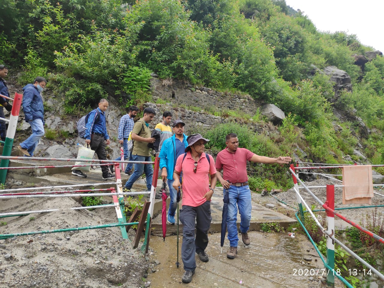 सचिव पर्यटन दिलीप जावलकर पैदल 18 किलोमीटर की चढ़ाई चढ़कर पहुंचे केदारनाथ धाम, 104 करोड़ रुपये से किए जाने वाले कार्यों का किया नियोजन 2 Hello Uttarakhand News »