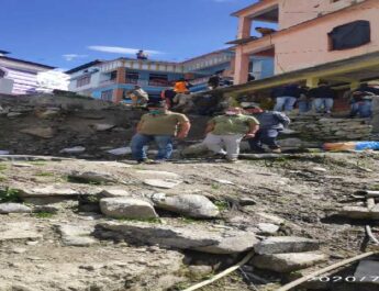 सचिव पर्यटन दिलीप जावलकर पैदल 18 किलोमीटर की चढ़ाई चढ़कर पहुंचे केदारनाथ धाम, 104 करोड़ रुपये से किए जाने वाले कार्यों का किया नियोजन 4 Hello Uttarakhand News »