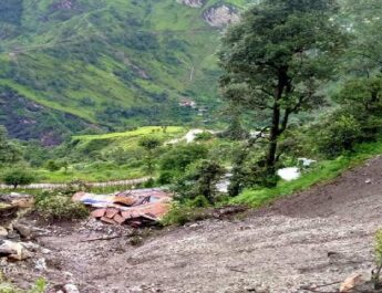 बड़ी खबर: पिथौरागढ़ के मुनस्यारी तहसील के दो स्थानों में फटा बादल, 3 लोगों की मौत, 5 ज़ख़्मी, 11 लोग लापता! 3 Hello Uttarakhand News »