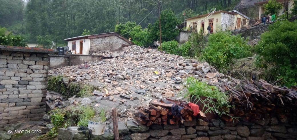 बड़ी खबर: पिथौरागढ़ के मुनस्यारी तहसील के दो स्थानों में फटा बादल, 3 लोगों की मौत, 5 ज़ख़्मी, 11 लोग लापता! 4 बड़ी खबर: पिथौरागढ़ के मुनस्यारी तहसील के दो स्थानों में फटा बादल, 3 लोगों की मौत, 5 ज़ख़्मी, 11 लोग लापता! 4 Hello Uttarakhand News »