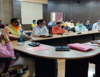 किच्छा विधायक राजेश शुक्ला ने विधानसभा अध्यक्ष से उधमसिंहनगर जिलाधिकारी नीरज खैरवाल के विरूद्ध की संविधान सम्मत कार्यवाही करने की मांग 4 Hello Uttarakhand News »