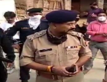 कानपुर: DSP सहित आठ पुलिसकर्मी शहीद, बदमाशों ने घर की छत से घात लगाकर किया पुलिस टीम पर हमला 4 Hello Uttarakhand News »