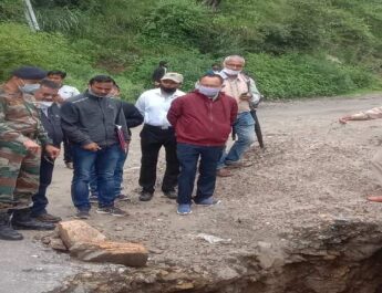 आयुक्त कुमाऊँ मंडल ने की आपदा से हुई क्षति उपरांत पुनर्निर्माण कार्यों की समीक्षा, क्षेत्र में दैवीय आपदा से हुई क्षति उपरांत दिए यह महत्वपूर्ण निर्देश 4 Hello Uttarakhand News »