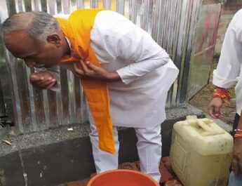 प्रभारी मंत्री जनपद पिथौरागढ़ अरविंद पाण्डेय ने आज पिथौरागढ़ जिले में किया आपदा प्रभावित क्षेत्र बंगापानी का दौरा, दिए यह निर्देश 3 Hello Uttarakhand News »