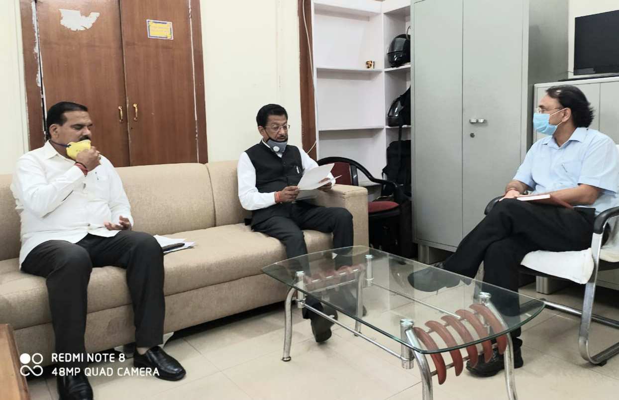 राज्य में कोरोना, बदहाल स्वास्थ्य सेवाएं व प्रतापनगर की समस्याओं को लेकर कांग्रेस प्रतिनिधिमंडल मिला स्वास्थ्य सचिव से, सौंपा ज्ञापन 2 Hello Uttarakhand News »