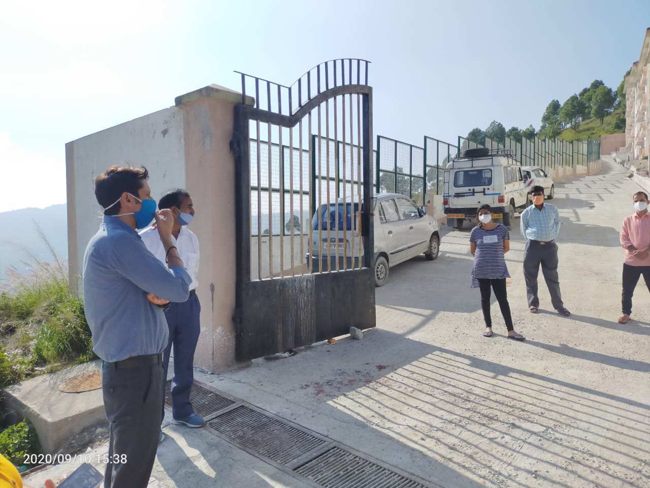 जिलाधिकारी मंगेश घिल्डियाल ने सुरसिंगधार नर्सिंग कालेज में बनाये गए कोविड केयर सेंटर का किया औचक निरीक्षण, दिए यह महत्वपूर्ण निर्देश 3 Hello Uttarakhand News »