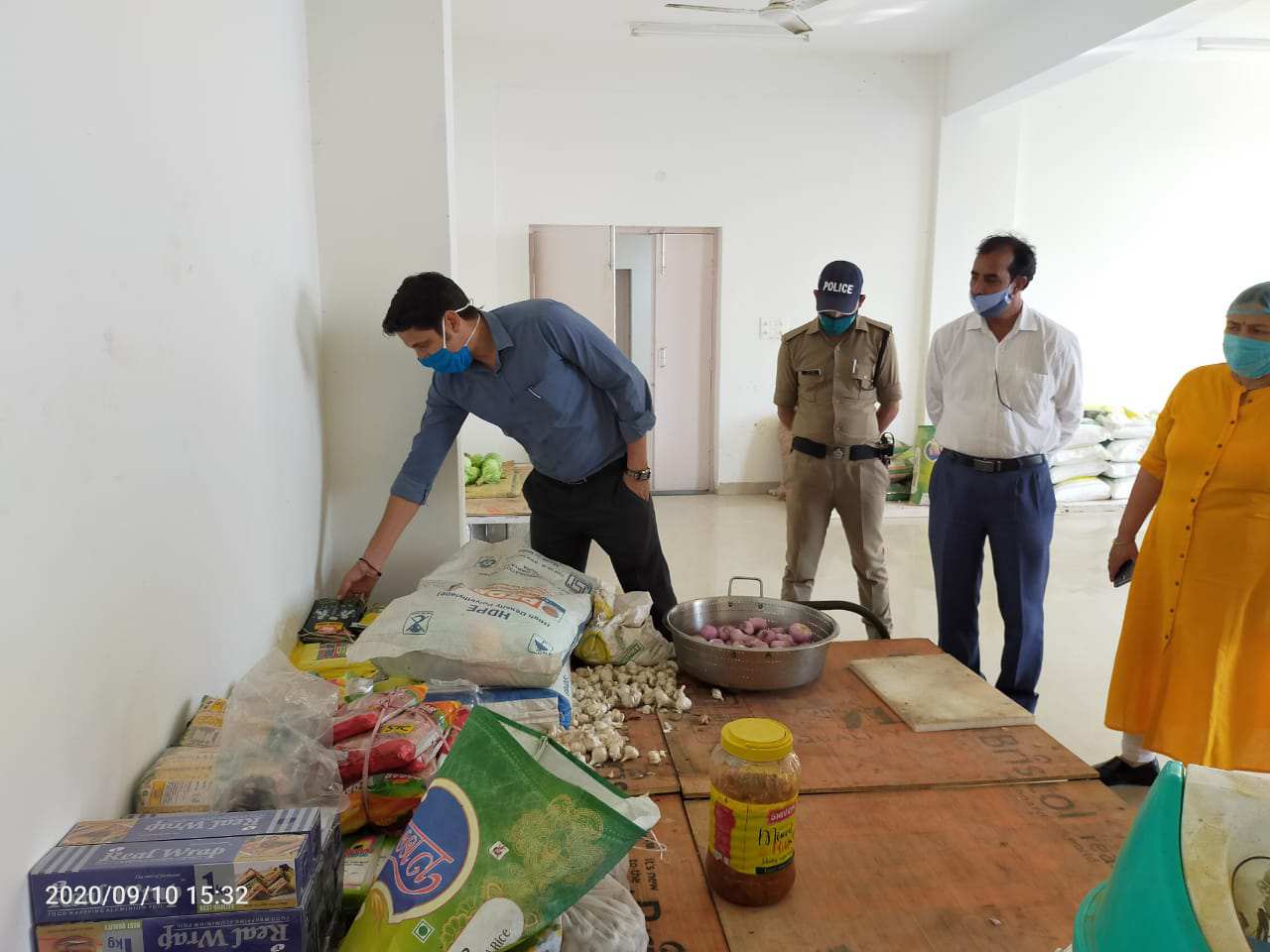 जिलाधिकारी मंगेश घिल्डियाल ने सुरसिंगधार नर्सिंग कालेज में बनाये गए कोविड केयर सेंटर का किया औचक निरीक्षण, दिए यह महत्वपूर्ण निर्देश 2 Hello Uttarakhand News »