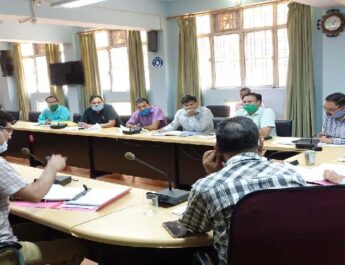 बागेश्वर: जनपद में कोरोना संक्रमण के बढ़ते मामलों के मध्यनजर जिलाधिकारी विनीत कुमार ने की आवश्यक बैठक आयोजित 9 Hello Uttarakhand News »