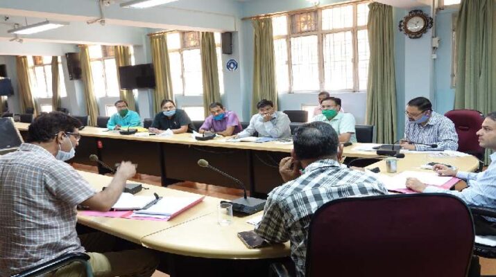 बागेश्वर: जनपद में कोरोना संक्रमण के बढ़ते मामलों के मध्यनजर जिलाधिकारी विनीत कुमार ने की आवश्यक बैठक आयोजित 11 Hello Uttarakhand News » Page 4 of 5