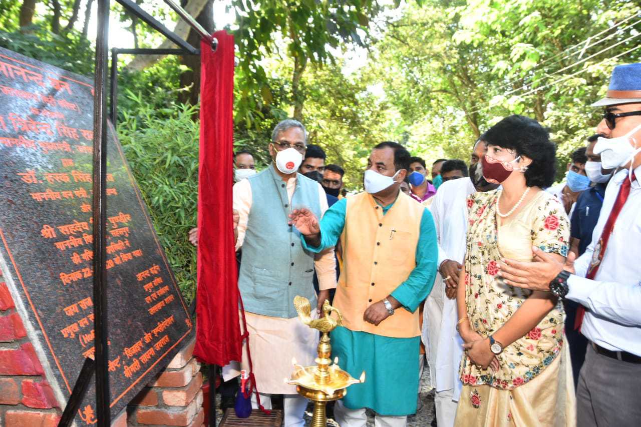 मुख्यमंत्री त्रिवेन्द्र सिंह रावत एवं वन मंत्री डॉ. हरक सिह रावत ने किया झाझरा वन रेंज परिसर में उत्तराखण्ड सिटी फॉरेस्ट ‘आनन्द वन’ का लोकापर्ण 2 मुख्यमंत्री त्रिवेन्द्र सिंह रावत एवं वन मंत्री डॉ. हरक सिह रावत ने किया झाझरा वन रेंज परिसर में उत्तराखण्ड सिटी फॉरेस्ट ‘आनन्द वन’ का लोकापर्ण 2 Hello Uttarakhand News »