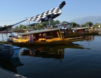 Jammu & Kashmir: Army conducted Shikaar race at Dal Lake 2 Hello Uttarakhand News &raquo;