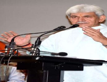 Jammu & Kashmir: Former Ministers, Ex Legislators, Political leaders & Public delegations call on Lt Governor 6 Hello Uttarakhand News »