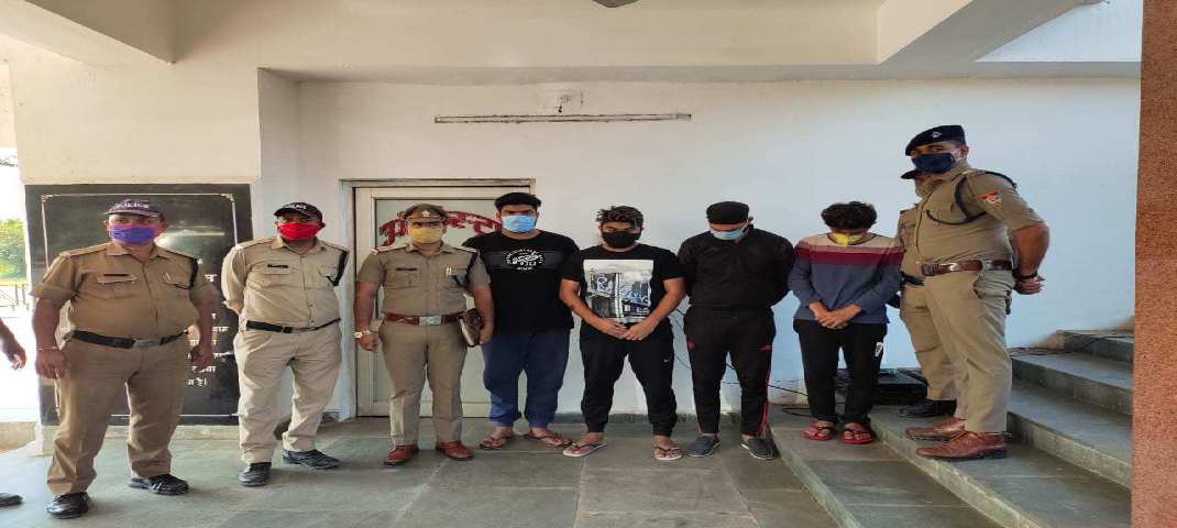 दून पुलिस ने आन लाइन सट्टे के अवैध करोबार में लिप्त अन्तर्राज्यीय गिरोह का किया पर्दाफाश, अम्बाला से 04 अभियुक्तों गिरफ्तार 3 Hello Uttarakhand News »