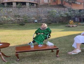 Jammu & Kashmir: Day after Mehbooba's release, Abdullah’s, Sajad Lone, PDP leaders meet her at Gupkar residence 3 Hello Uttarakhand News &raquo;