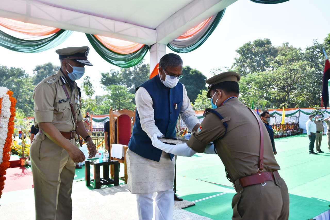 उत्तराखंड: सहायक उपनिरीक्षक व निरीक्षक के वर्दी भत्ता में रु0 1000 की वृद्धि, शहीद कोष के लिए 75 लाख की राशि स्वीकृत 2 Hello Uttarakhand News »