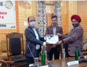 Jammu & Kashmir: Director ISM reviewed functioning of AYUSH schemes at Central and UT level of all the Districts 4 Hello Uttarakhand News »