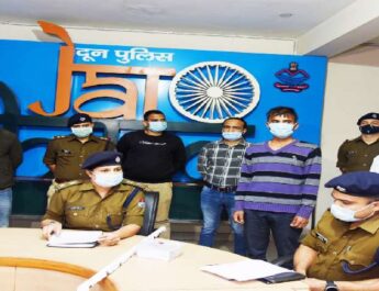 प्रेमनगर: युवक की हत्या करने वाला शातिर अभियुक्त गिरफ्तार, सट्टे के पैसे न मिलने पर किया सिर पर लोहे की रॉड से वार 3 Hello Uttarakhand News »