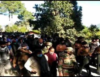 पौड़ी: पाकिस्तान की गोलीबारी में सूबेदार स्वतंत्र सिंह का पार्थिव शरीर पहुंचा उडियारी, पैतृक घाट पर होगा अंतिम संस्कार 2 Hello Uttarakhand News »