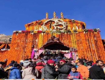 श्री बदरीनाथ धाम के कपाट आज अपराह्न 3:35 पर शीतकाल के लिए किए गए बंद, गढ़वाल स्काट के बैंड की सुमधुर धुनों से गूंजा बदरीनाथ धाम 4 Hello Uttarakhand News »