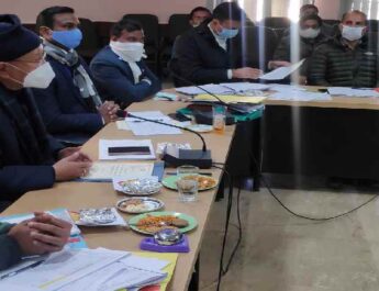 पिथौरागढ़: आयुक्त कुमाऊं मण्डल ने की विकास कार्यों की समीक्षा बैठक, दिए यह महत्वपूर्ण निर्देश 4 Hello Uttarakhand News »