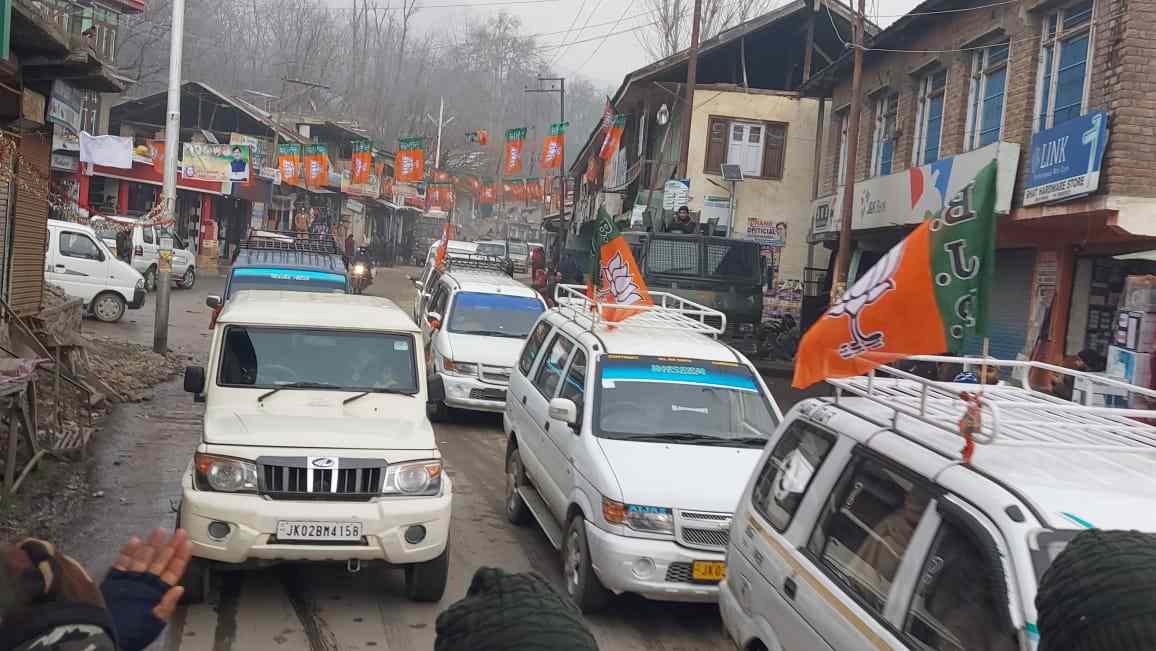 Jammu & Kashmir: Warmly Received by Enthusiastic workers and public amidst sloganeering like "Shanawaz zindabaad Modi Zindabaad, BJP zindabaad" 2 Hello Uttarakhand News »