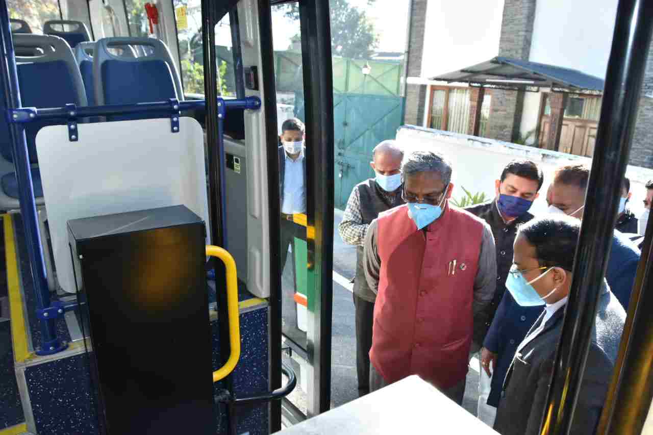 देहरादून शहर में इलेक्ट्रिक बस का हुए ट्रायल रन, देहरादून स्मार्ट सिटी लिमिटेड का फ़िलहाल 30 बसें चलाने का प्रयास 2 देहरादून शहर में इलेक्ट्रिक बस का हुए ट्रायल रन, देहरादून स्मार्ट सिटी लिमिटेड का फ़िलहाल 30 बसें चलाने का प्रयास 2 Hello Uttarakhand News »