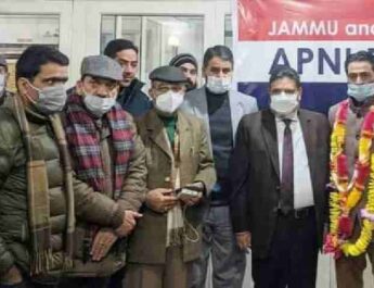 Jammu & Kashmir: Apni Party felicitates Party’s ULB winners of Pulwama district, Said "Will always work tirelessly for the welfare of people" 4 Hello Uttarakhand News »