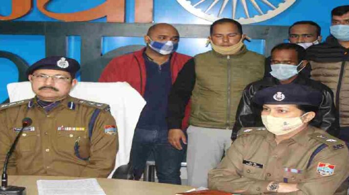 वर्ष 2017 में गैंगरेप और हत्या की घटना को अंजाम देने वाले आरोपी को दून पुलिस ने किया गिरफ्तार 1 वर्ष 2017 में गैंगरेप और हत्या की घटना को अंजाम देने वाले आरोपी को दून पुलिस ने किया गिरफ्तार 1 Hello Uttarakhand News »