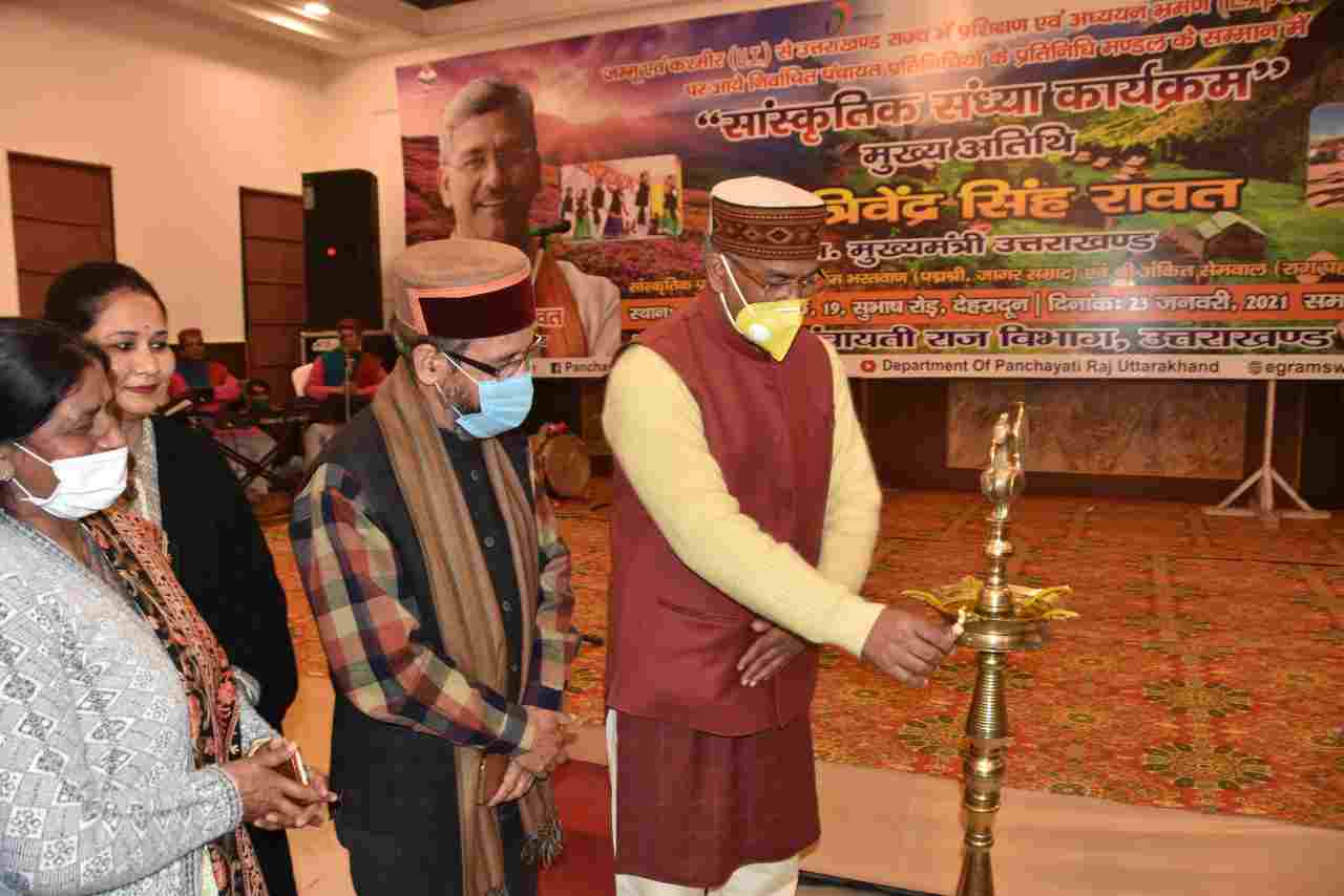 प्रशिक्षण एवं अध्ययन भ्रमण पर आये जम्मू कश्मीर के निर्वाचित पंचायत प्रतिनिधियों का मुख्यमंत्री त्रिवेन्द्र सिंह रावत ने किया स्वागत 3 Hello Uttarakhand News »