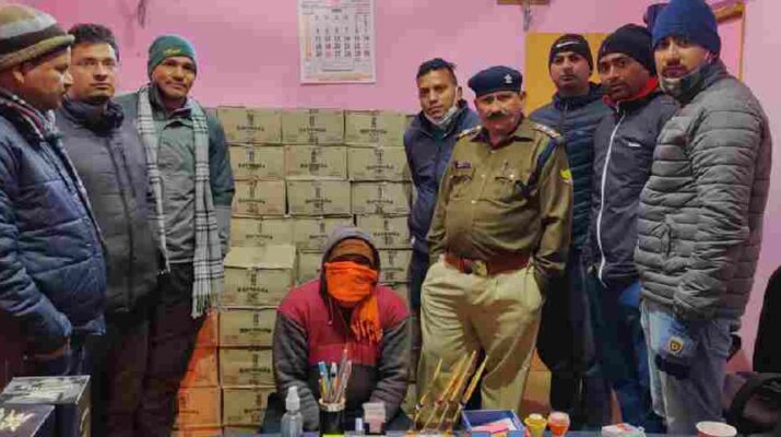 जिला आबकारी विभाग ने पिथौरागढ़ में पकड़ी लाखों की अवैध शराब 1 Hello Uttarakhand News »