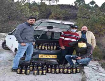 पिथौरागढ: आबकारी विभाग की बडी़ कार्यवाही, हरियाणा ब्रांड की शराब के साथ 01 अभियुक्त मय वाहन गिरफ़्तार 3 Hello Uttarakhand News »