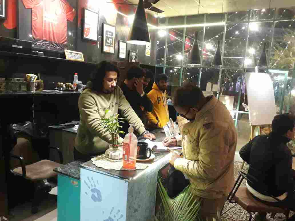 अवैध रूप से हुक्का पिलाने पर 11 हुक्का बार/रेस्टोरेंट संचालको के विरुद्ध हुई कार्यवाही 3 Hello Uttarakhand News »