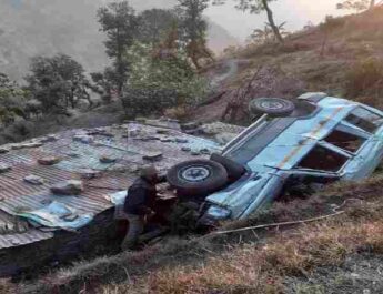 दिल्ली से द्वाराहाट आ रही टाटा सूमो बनकोटा मछौड़ के पास अनियंत्रित होकर 50 मीटर खाई में जा गिर, 2 की मौत, 5 घायल 4 Hello Uttarakhand News »