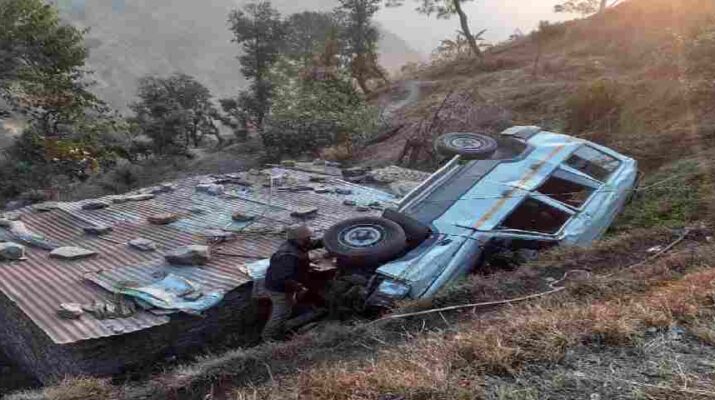 दिल्ली से द्वाराहाट आ रही टाटा सूमो बनकोटा मछौड़ के पास अनियंत्रित होकर 50 मीटर खाई में जा गिर, 2 की मौत, 5 घायल 20 Hello Uttarakhand News »