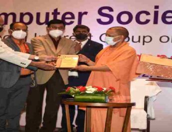 ई-मंत्रीमंडल के लिए उत्तराखण्ड को मिला अवार्ड ऑफ एक्सीलेंस, उत्तर प्रदेश के मुख्यमंत्री योगी आदित्यनाथ ने लखनऊ में किया एवार्ड प्रदान 2 Hello Uttarakhand News »