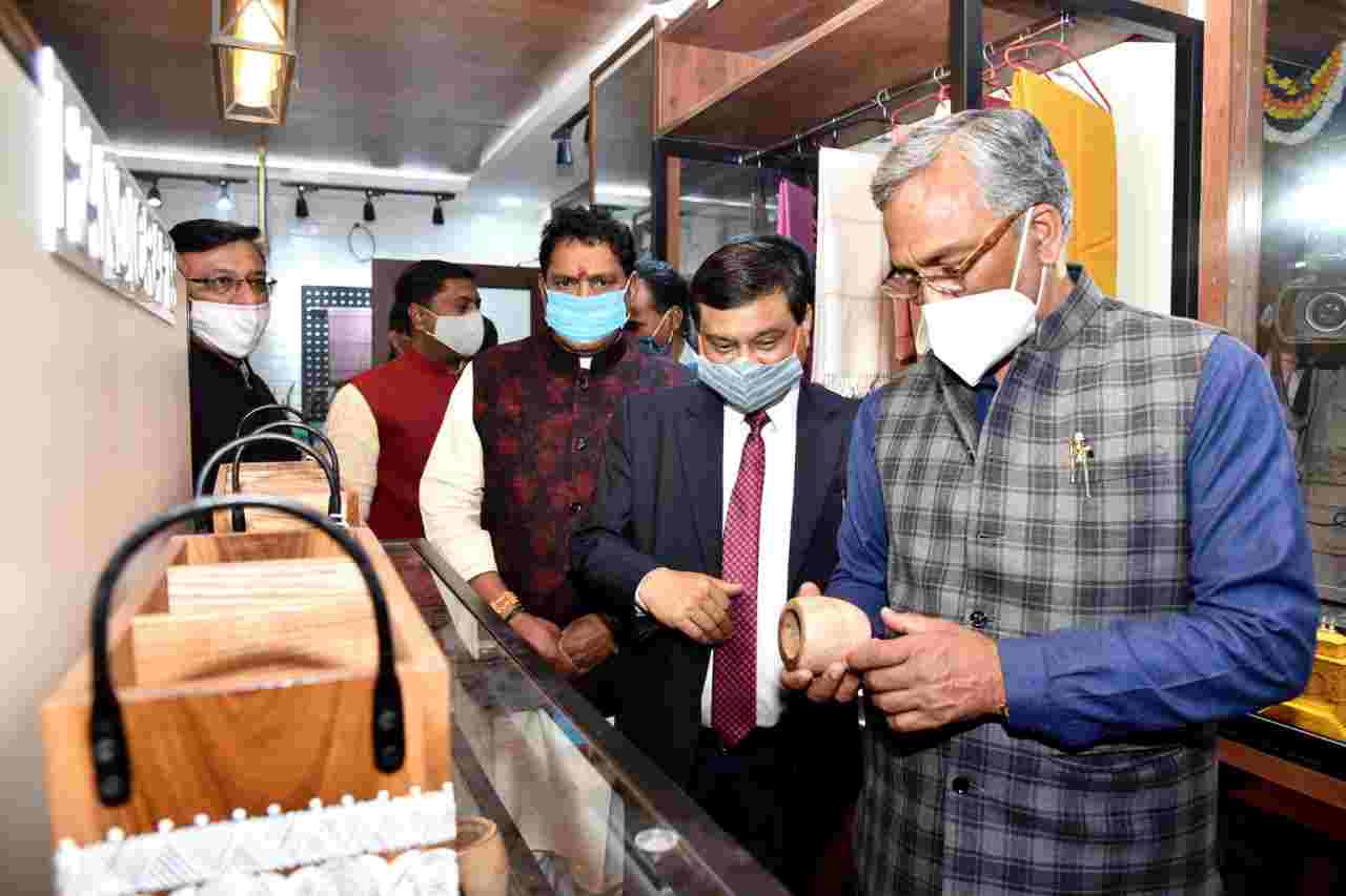 दिल्ली स्थित उत्त्तराखण्ड सदन में उत्तराखंड हथकरघा एवं हस्तशिल्प विकास परिषद के हिमाद्रि एम्पोरियम का हुआ उद्घाटन 5 Hello Uttarakhand News »