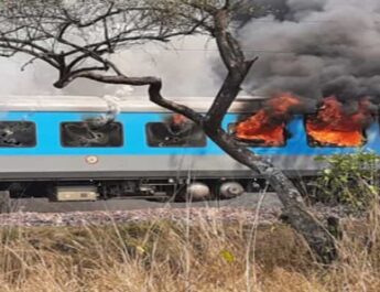 दिल्ली-देहरादून जन शताब्दी एक्सप्रेस की एक बोगी में लगी भयानक आग, सभी यात्री सुरक्षित 3 Hello Uttarakhand News »