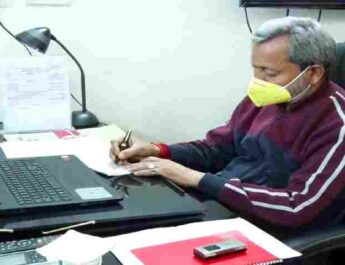 मुख्यमंत्री तीरथ सिंह रावत फिर एक्शन मोड़ में, सहायक निबंधक हरीशचंद्र खण्डूड़ी आरोपों को चलते निलम्बित 4 Hello Uttarakhand News »