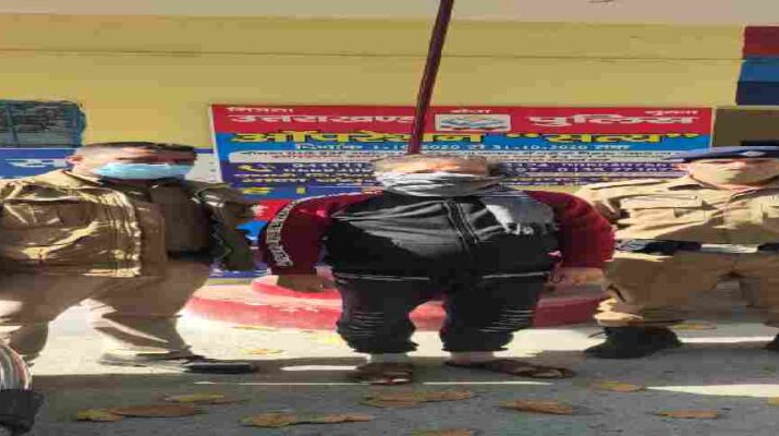 SBI बैंक से 40 लाख रुपए की धोखाधडी मे शामिल फरार शातिर अभियुक्त नवीन गर्ग गिरफ्तार, वाहन की फर्जी आर सी व फर्जी कागज बैंक मे जमा कर बिना वाहन खरीदे ही लिया गया लोन 1 Hello Uttarakhand News »