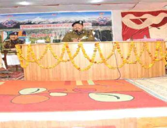 पुलिस महानिदेशक, अशोक कुमार आज पिथौरागढ़ के दौरे पर, विभिन्न समस्याओं का किया मौके पर ही समाधान 3 Hello Uttarakhand News »
