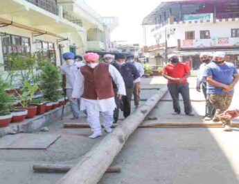 झण्डे जी मेला प्रबन्धन समिति ने शुरू की मेला आयोजन की तैयारियां, देखें कौन और किस दिन चढ़ाया जायेगा दर्शनी गिलाफ 2 Hello Uttarakhand News »