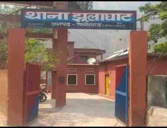 पिथौरागढ़: नाबालिक लड़की का अपहरण कर लैंगिक हमला करने वाले अभियुक्त को पुलिस ने किया गिरफ्तार 3 Hello Uttarakhand News »