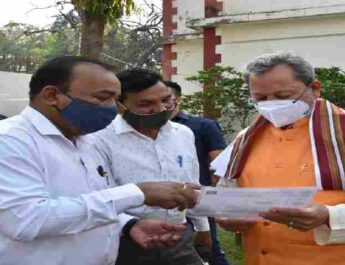 कोरोना रिपोर्ट निगेटिव आने के बाद मुख्यमंत्री तीरथ सिंह रावत ने लोगों से की मुलाकात, अधिकारियों को सख्त निर्देश कि लोग अपने कामों के लिए न काटे अनावश्यक चक्कर 3 Hello Uttarakhand News »