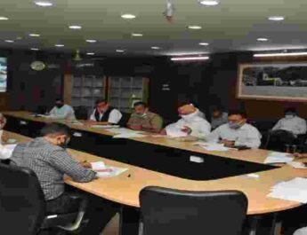 चारधाम परियोजना की समीक्षा बैठक हुई आयोजित, भूमि अधिग्रहण एवं यूटिलिटी शिफ्टिंग कार्य में हो रही देरी पर मुख्य सचिव ने जताई नाराजगी, दिए यह निर्देश 4 Hello Uttarakhand News »